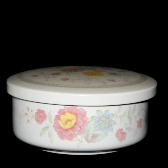 Pair of Vintage Floral Baking Dishes with Lids | Casserole Dishes - Picture 3 of 6
